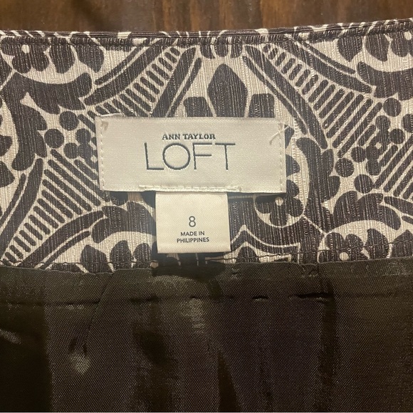 A-line fully lined 8 skirt w/ front pleat by Loft. Chocolate & cream.Side zipper - Picture 5 of 6